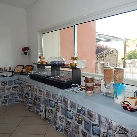 Hotel apartamentowy Adonis Florent