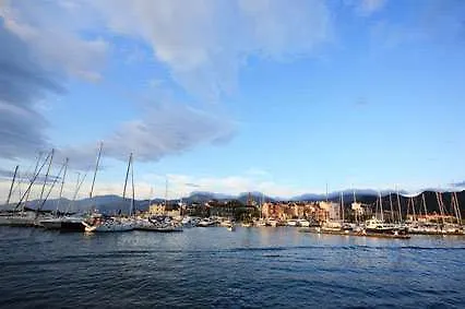 Adonis Florent Aparthotel 3*