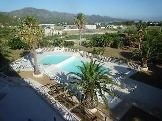 Adonis Florent Apartahotel
