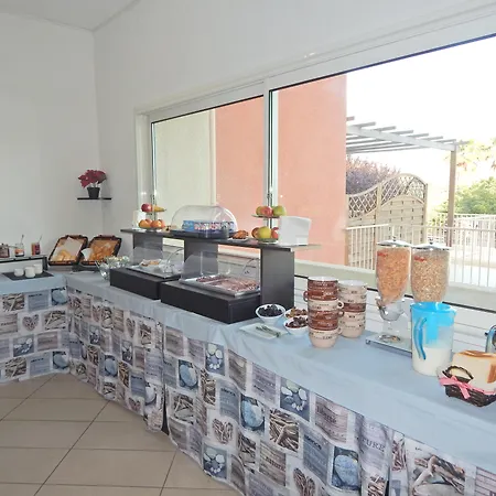 Adonis Florent Aparthotel 3*