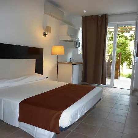 Adonis Florent Aparthotel 3*