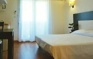 Adonis Florent Apartahotel